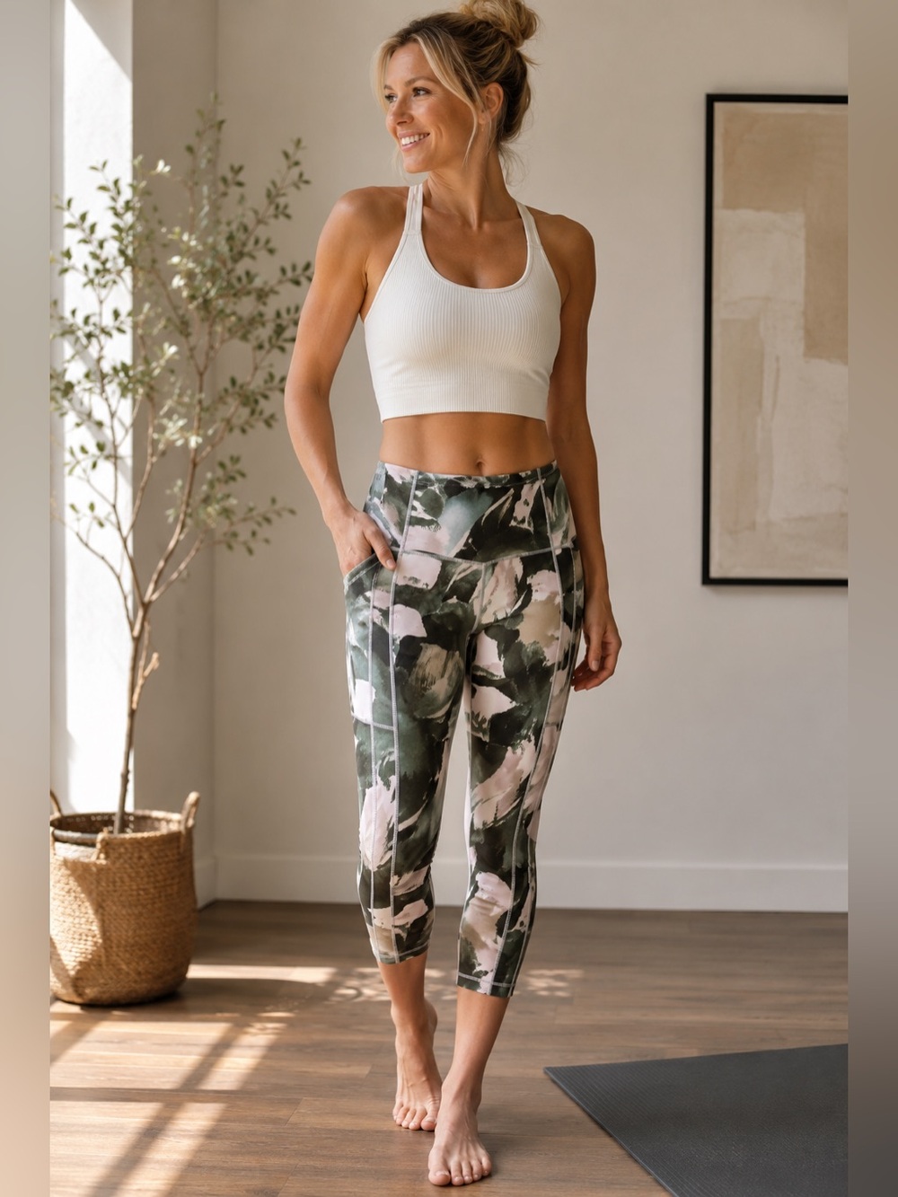 Athleta Ultimate Stash II Capri Leggings Green Abstract Floral Pockets Small